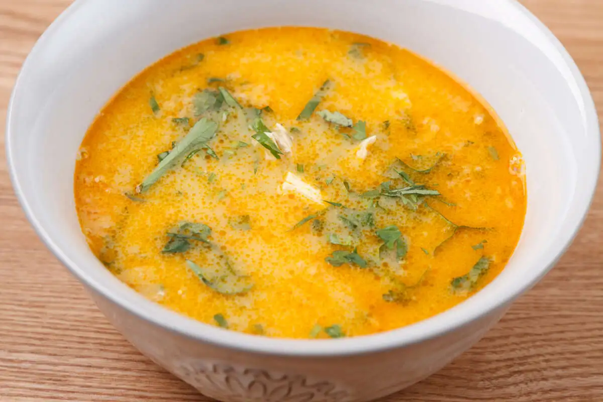 Чихиртма – заправленный бульон с курицей