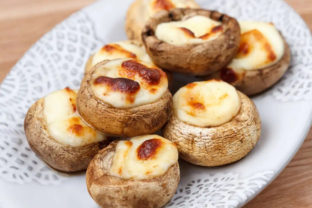 Шампиньоны с сыром