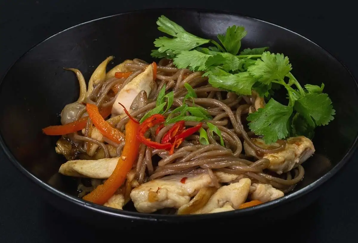 лапша СОБА С КУРИНОЙ ГРУДКОЙ