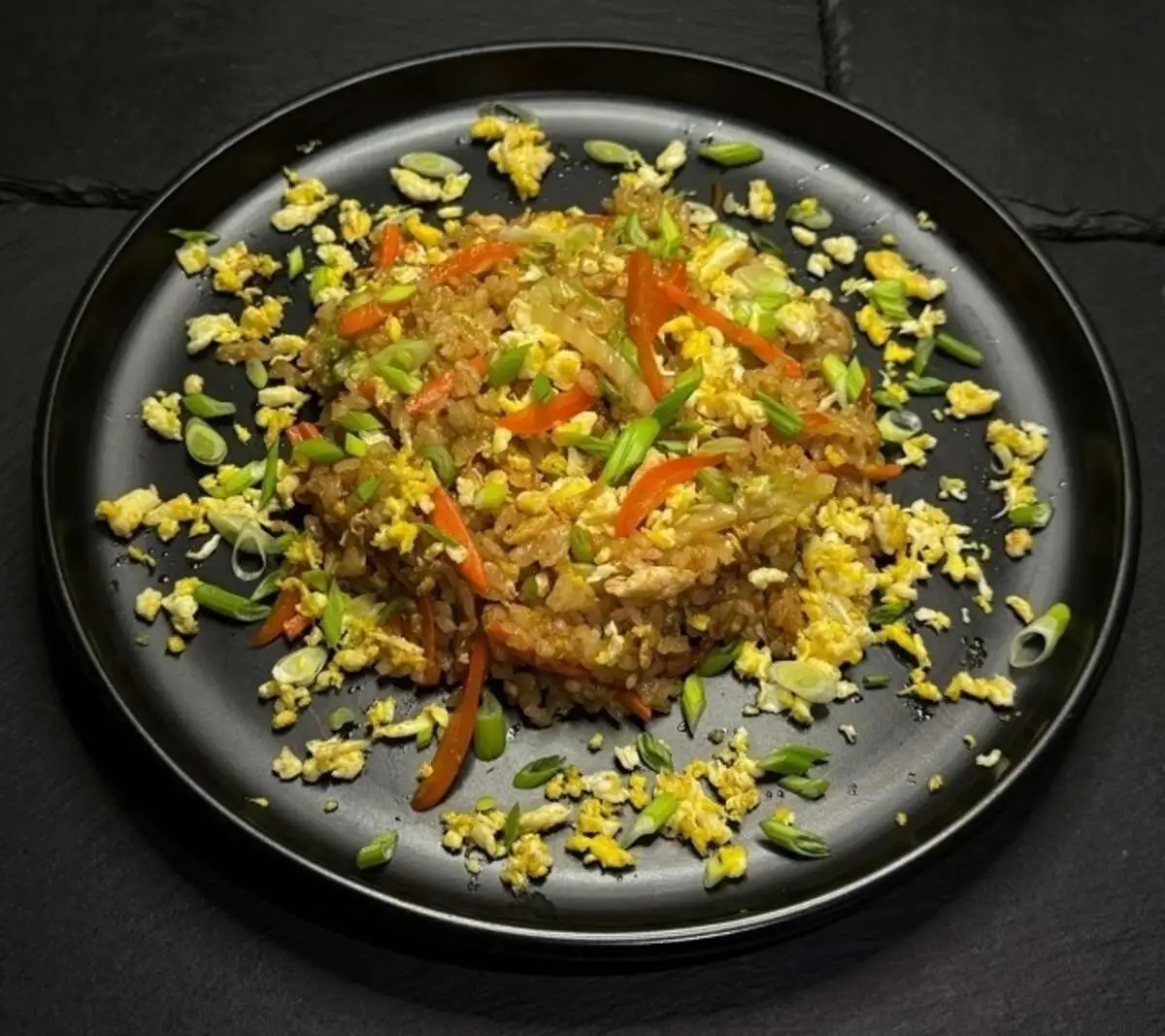 WOK рис с яичным попкорном 