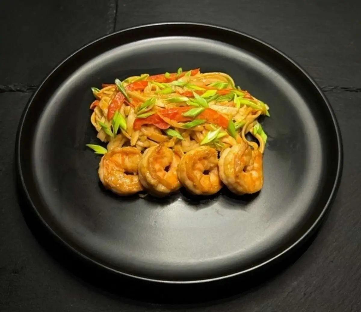 WOK с креветками и соусом карри