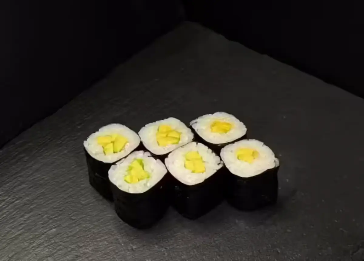Маки с авокадо 6 шт
