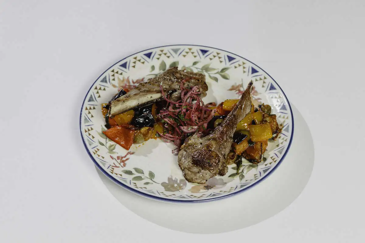 Каре ягненка с капонатой