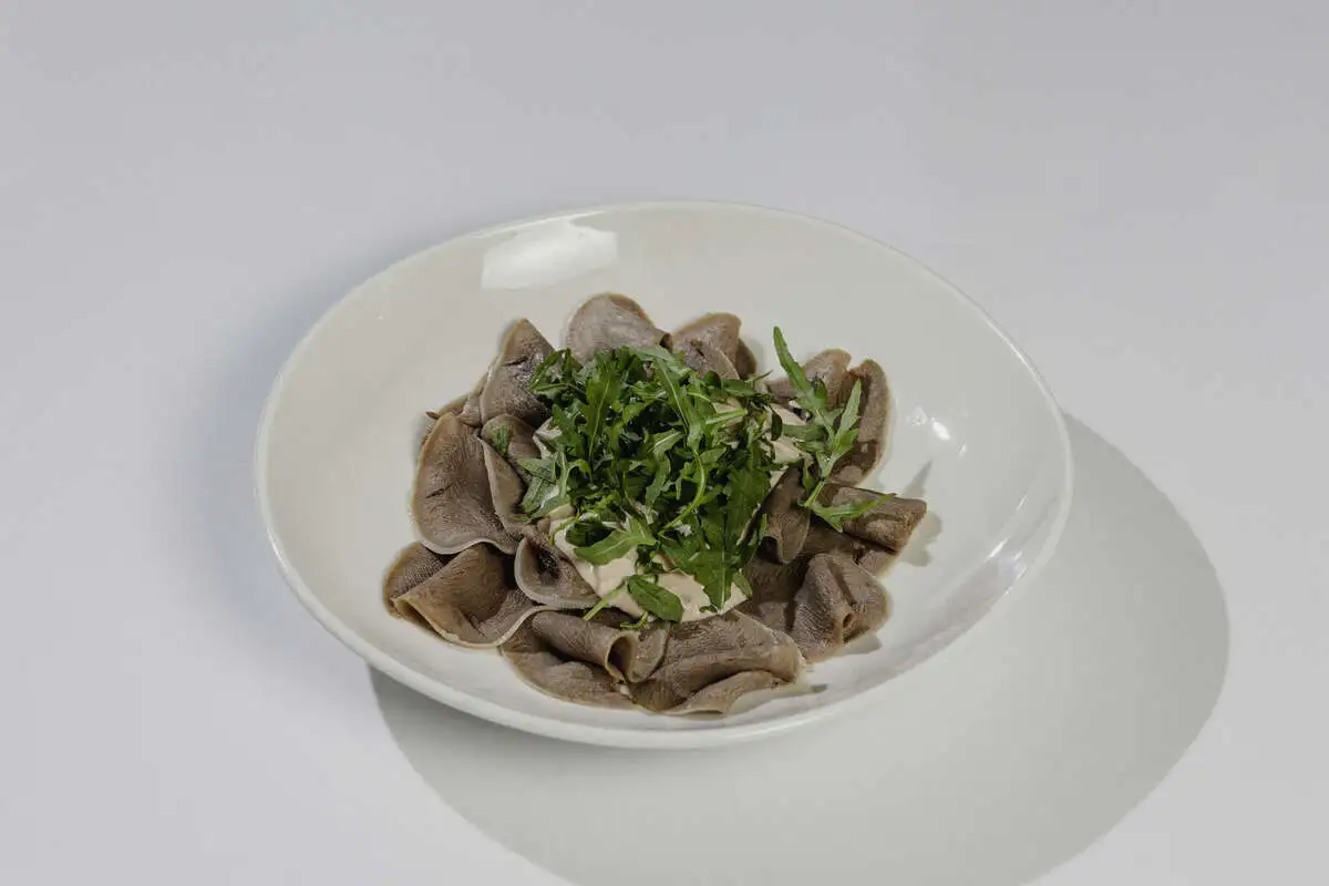 Говяжий язык в соусе тонато