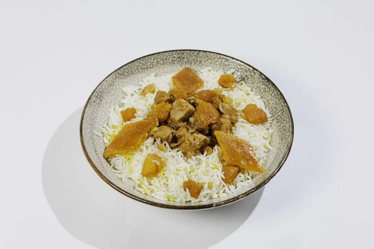 Ароматный плов с индейкой и кусочками тыквы