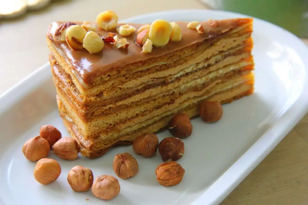 Торт карамельный медовик