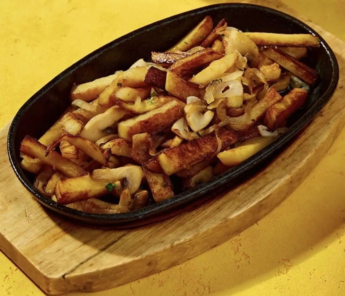 Жареный картофель с луком