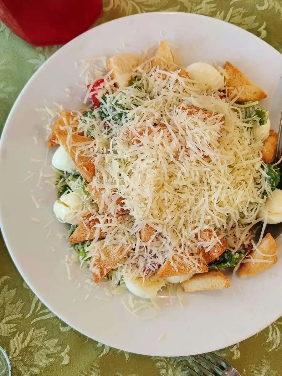 Цезарь с курицей