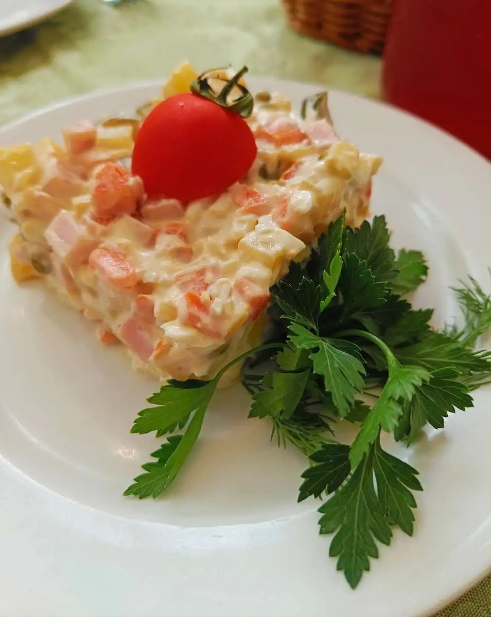 Оливье с ветчиной