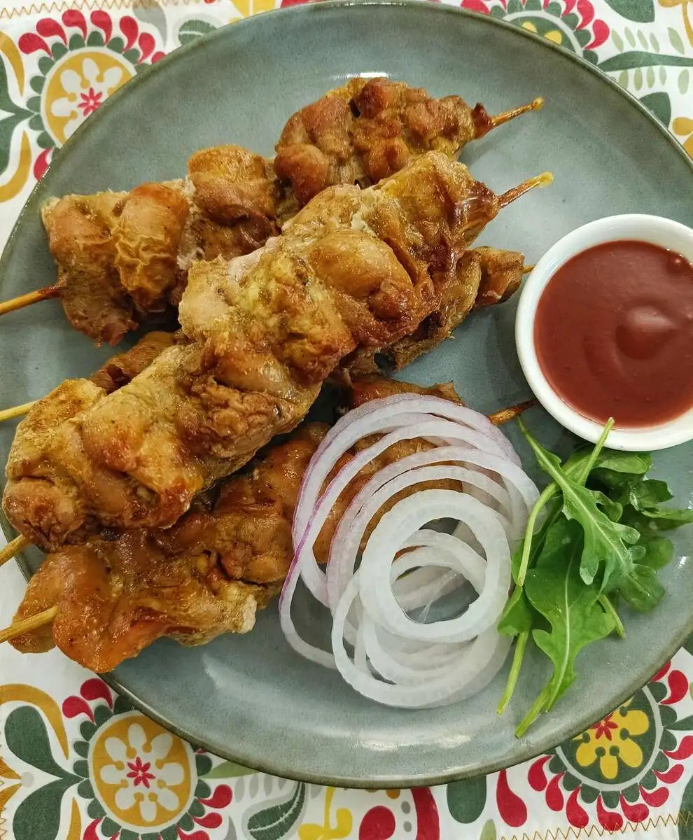 Шашлык куриный с соусом