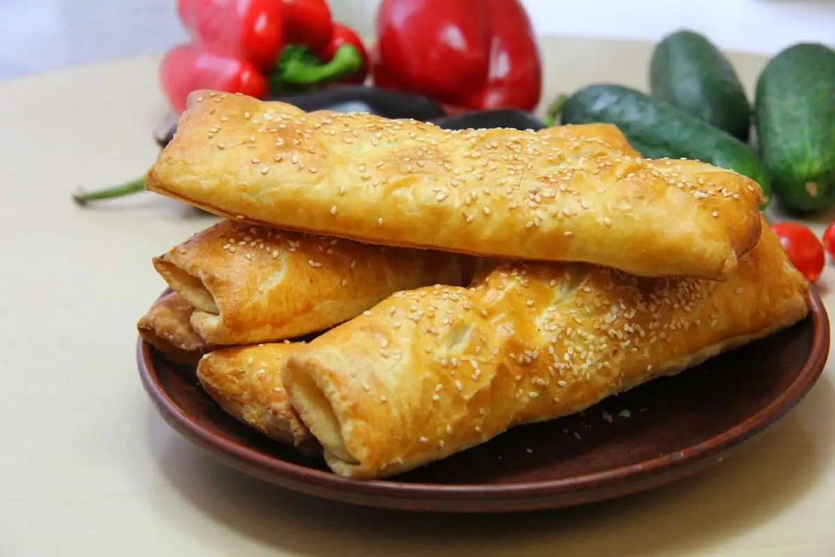 Косичка слоеная с ветчиной и сыром