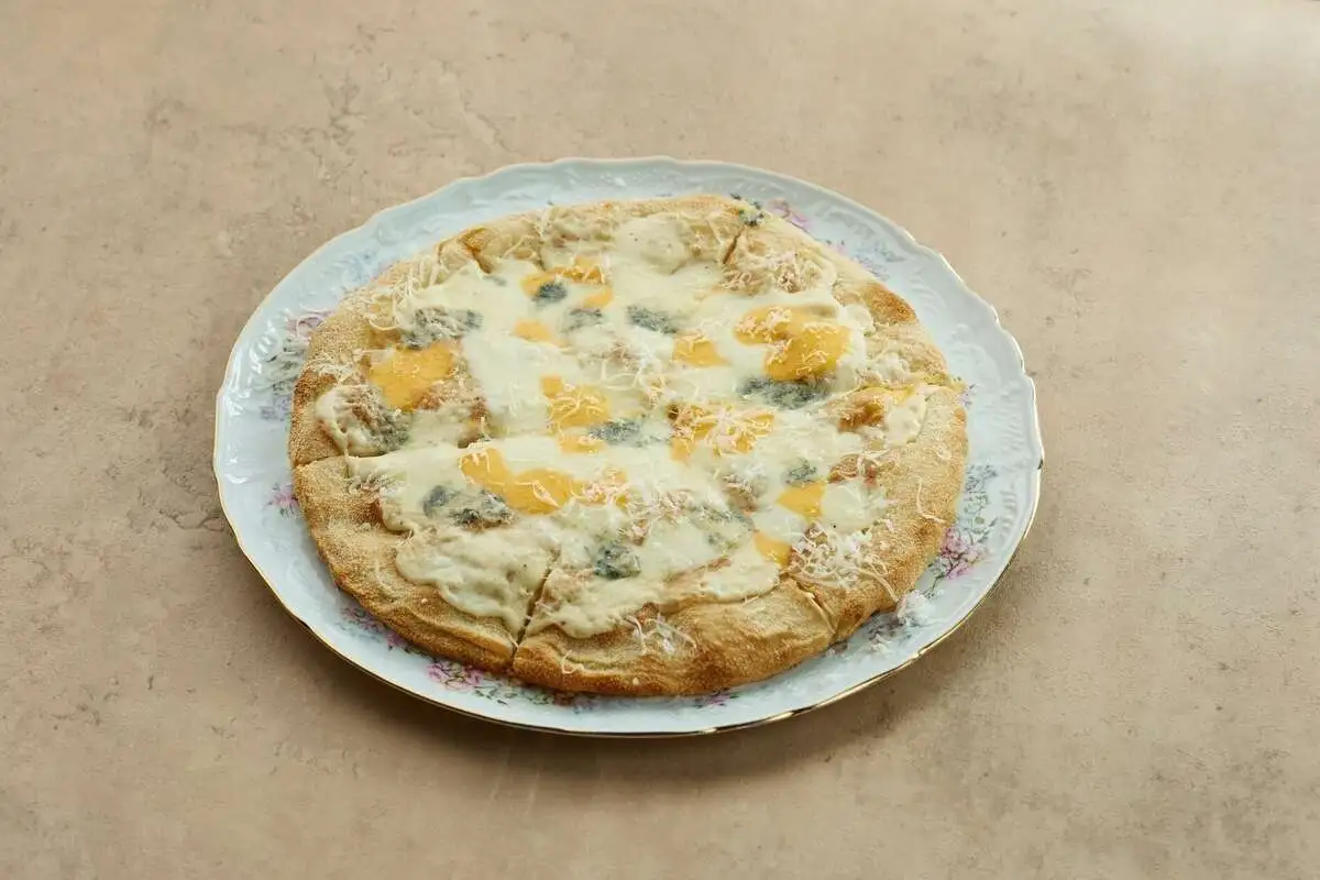 Сырная пицца из Чайки