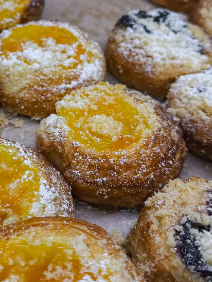 Мини булочка с манго и грепфрутом