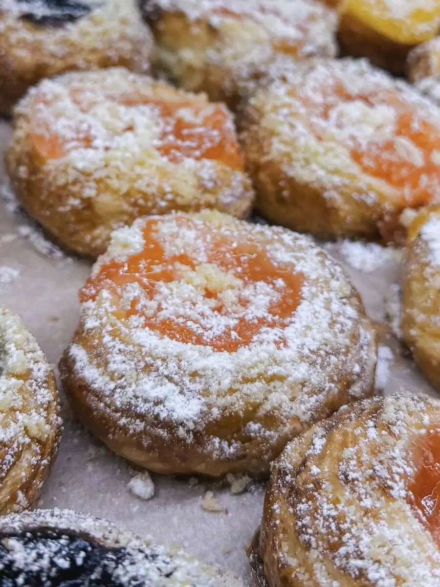Мини булочка с белым персиком
