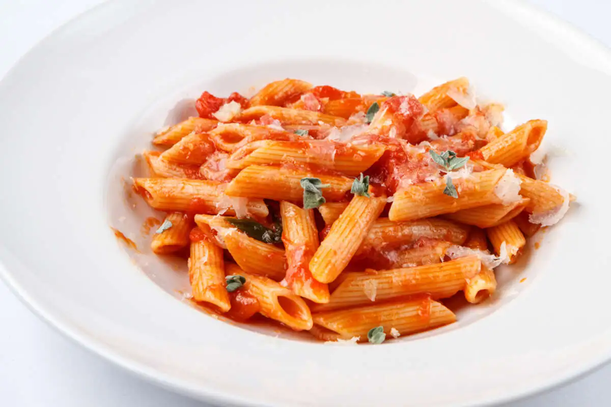 Пенне со сладкими томатами