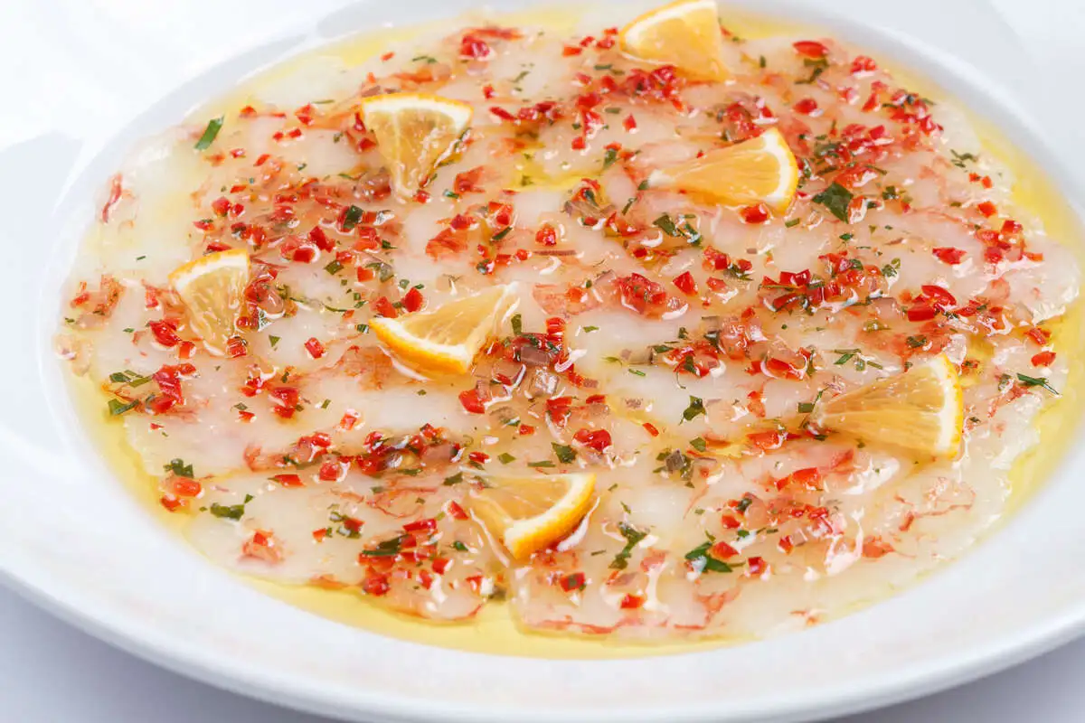 Карпаччо с аргентинскими креветками, сицилийским лимоном и чили