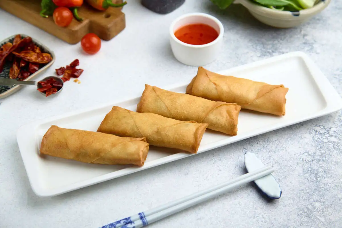 Спринг ролы с курицей и овощами 炸春卷 