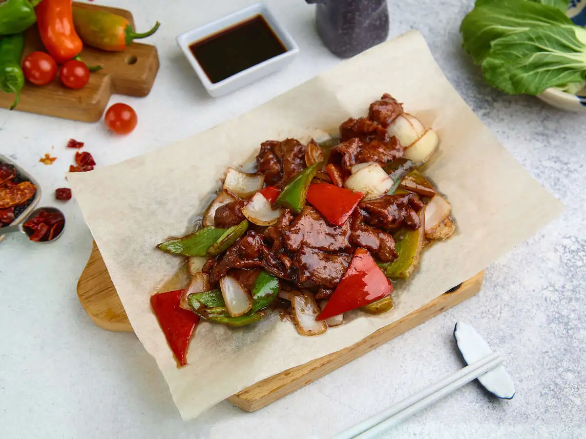 Говядина  в сковороде    铁板牛肉