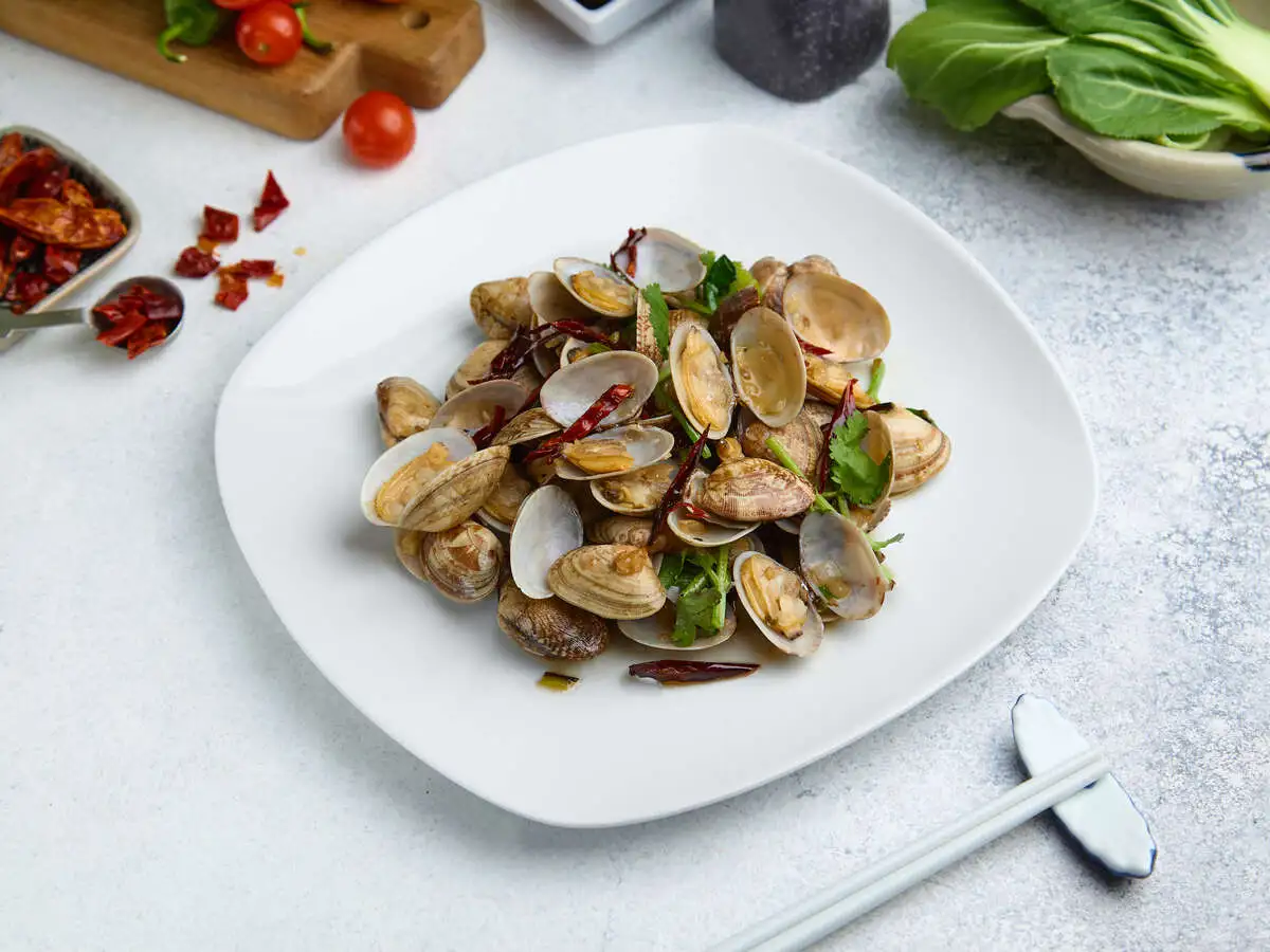Жареные ракушки 辣炒花蛤  Fried shells