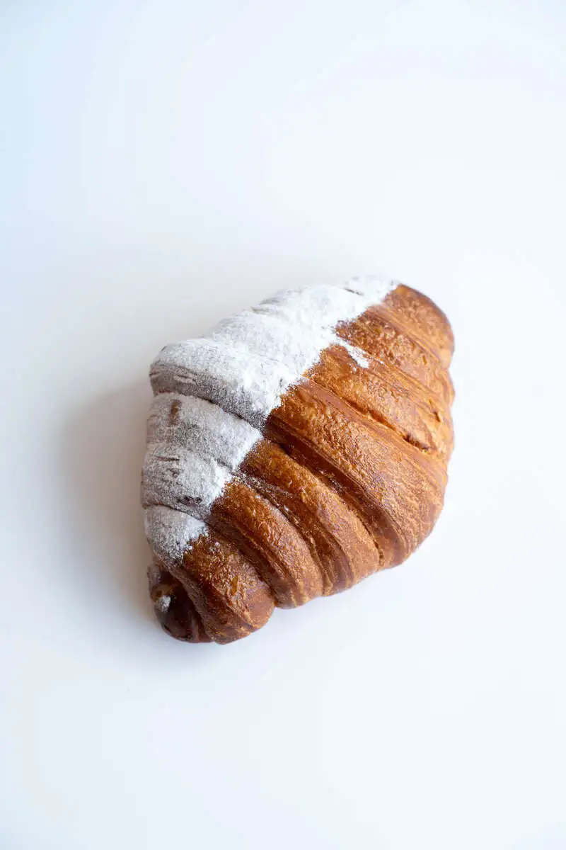 Круассан с заварным кремом