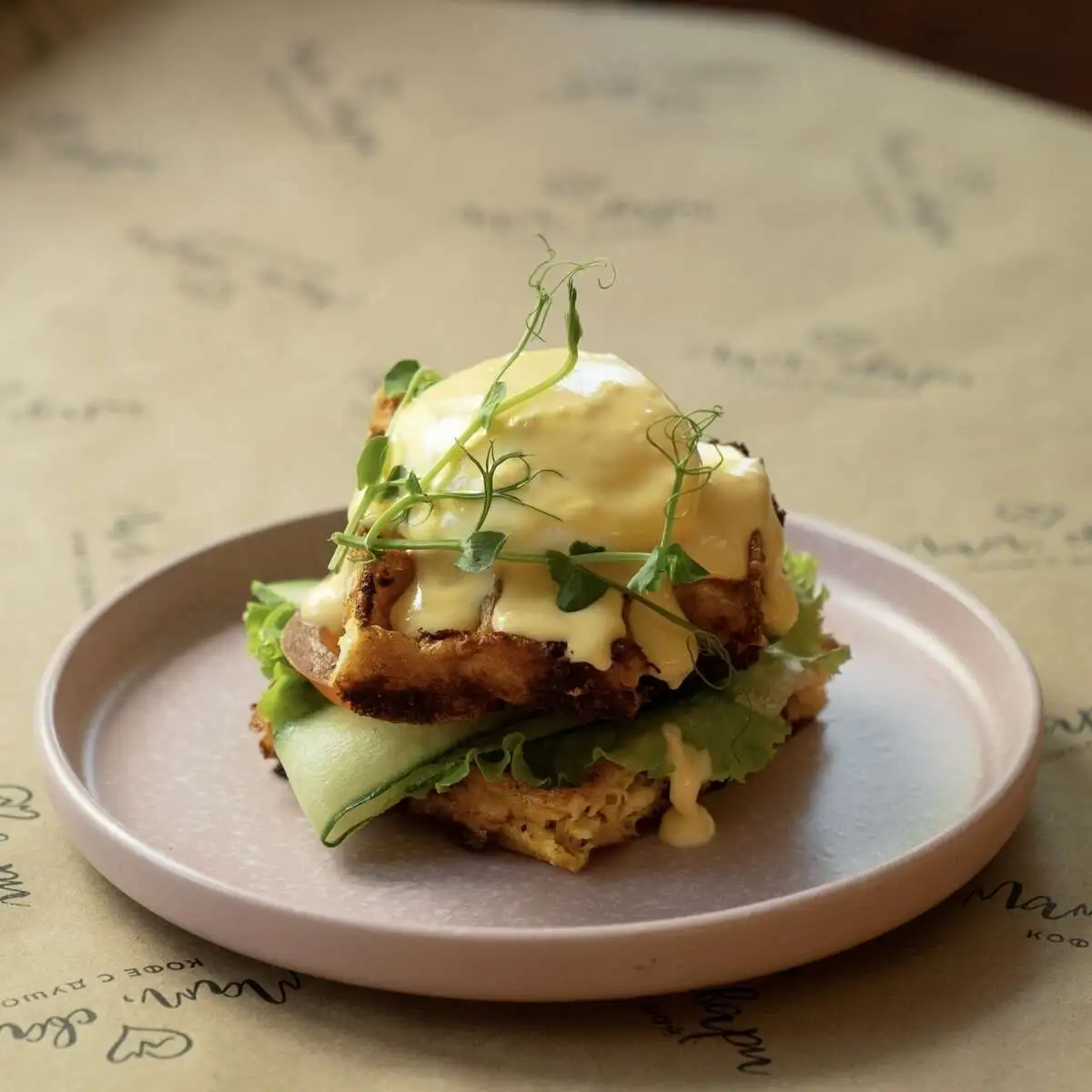 Сырная вафля с куриным филе