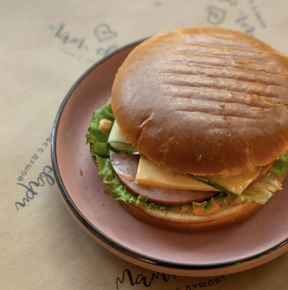 Сэндвич с ветчиной и сыром