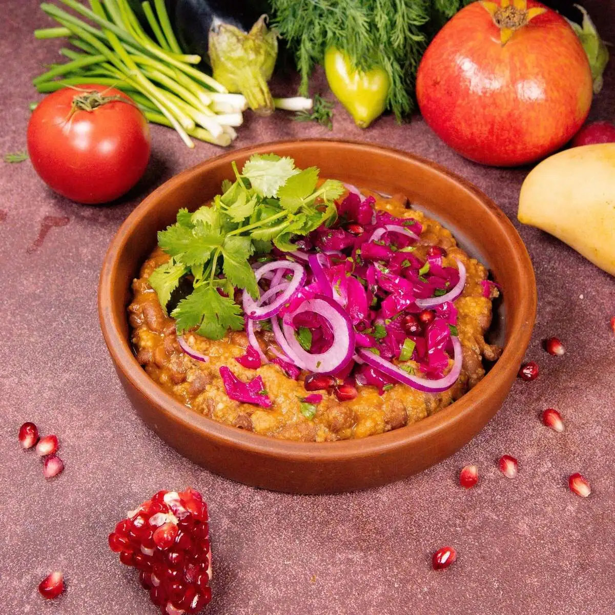Горячее лобио из красной фасоли и гурийской капустой