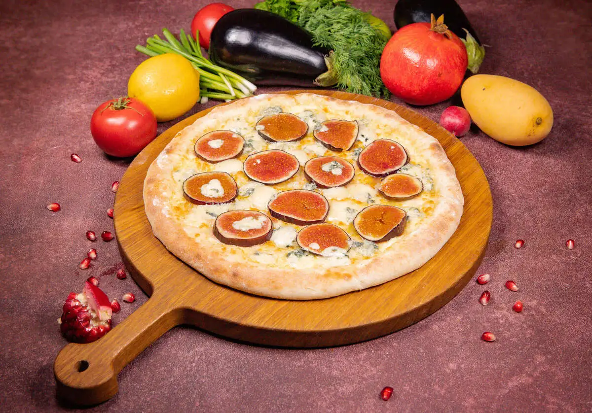 Хачапури с горгонзолой и инжиром 