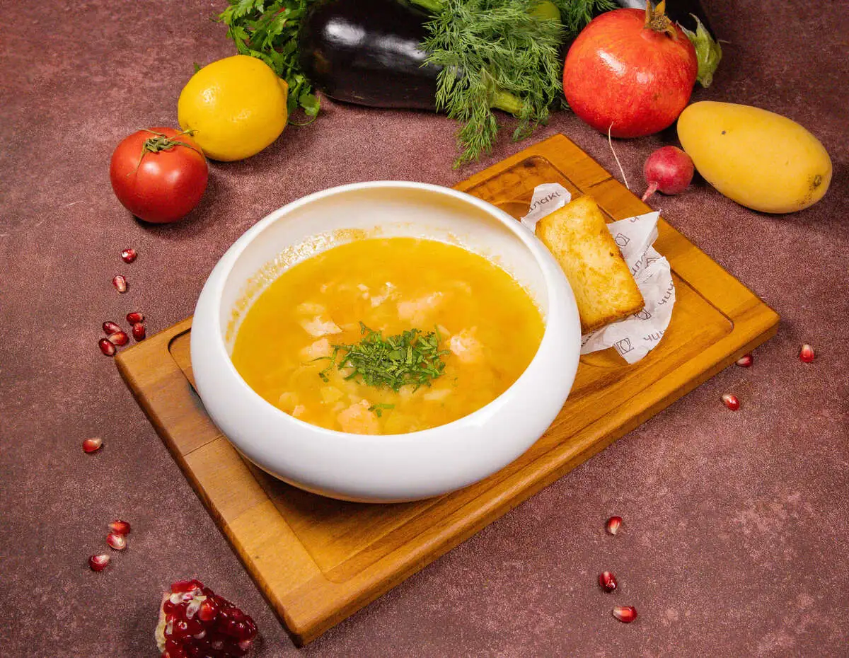 Рыбацкая уха с чесночными гренками