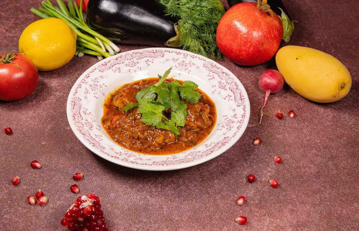 Чахохбили из курицы со спелыми томатами и зеленью