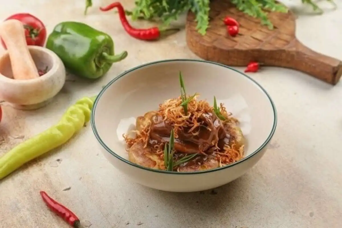 Томленая баранина с печеным картофелем