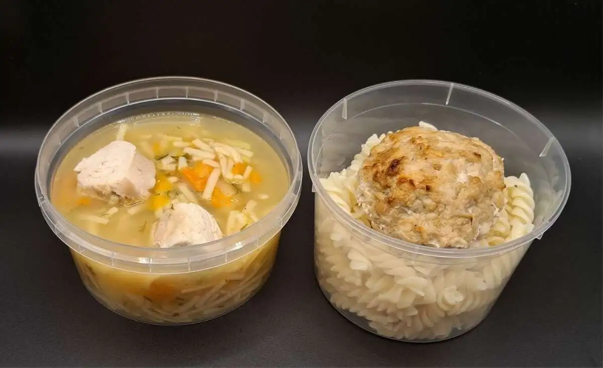 2 Чикен: Лапша куриная, Бифштекс куриный с макаронами