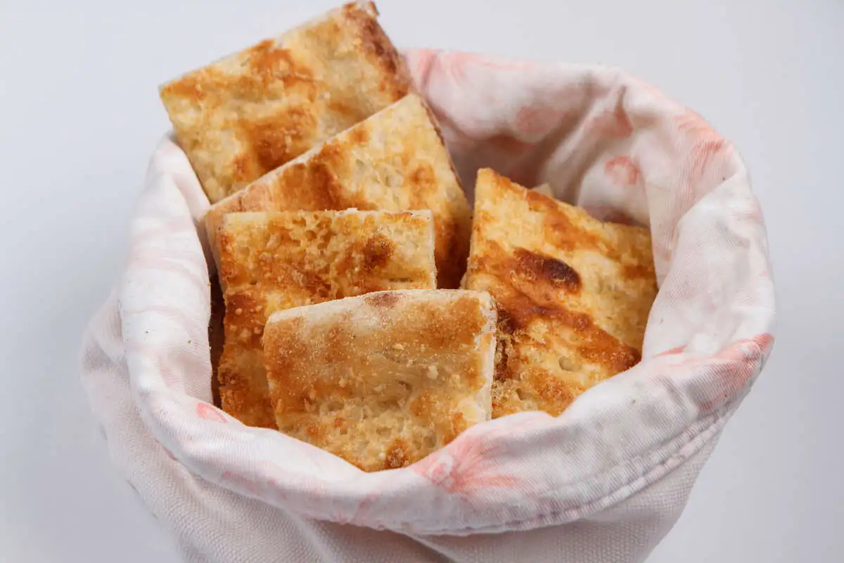 Рваная сырная фокачча