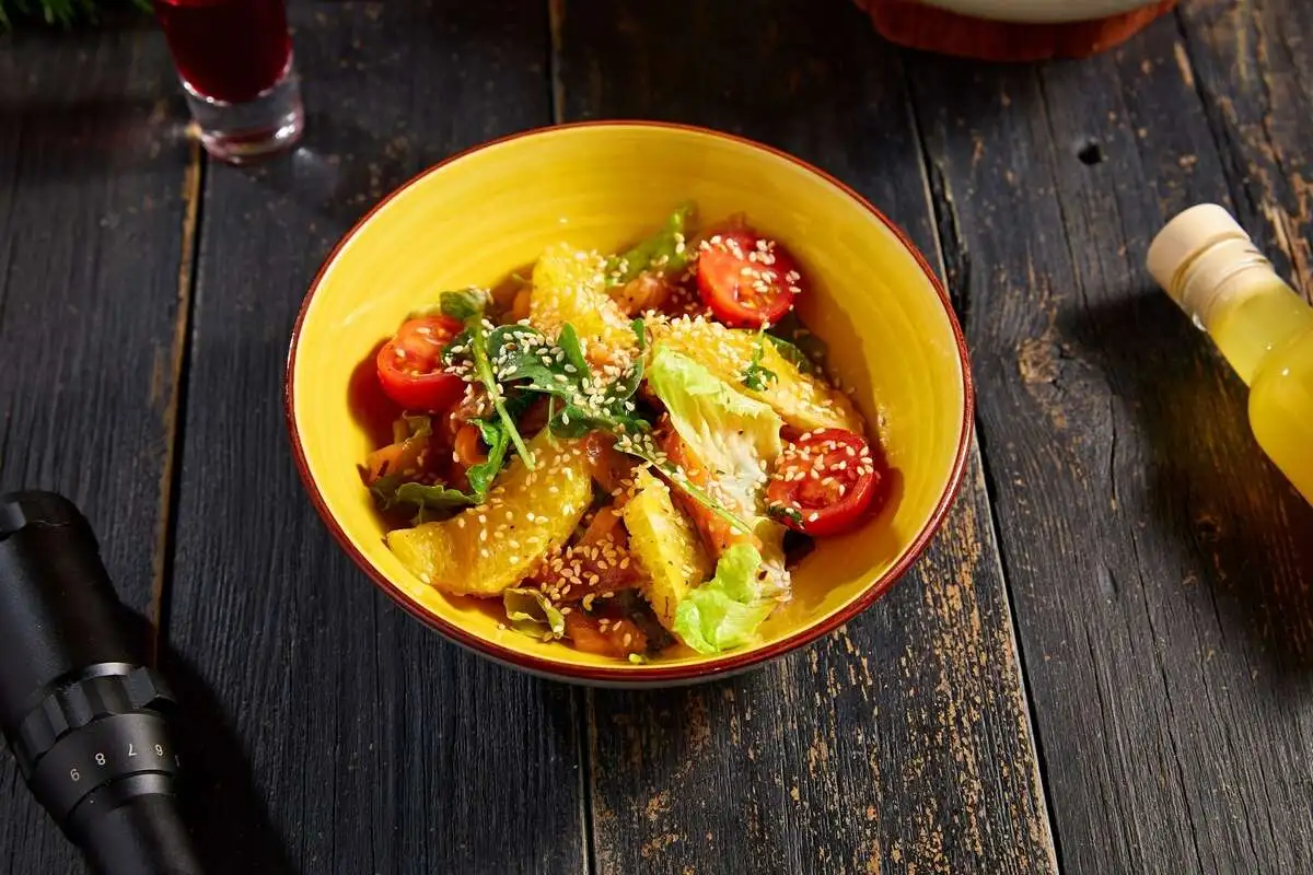 Салат с семгой