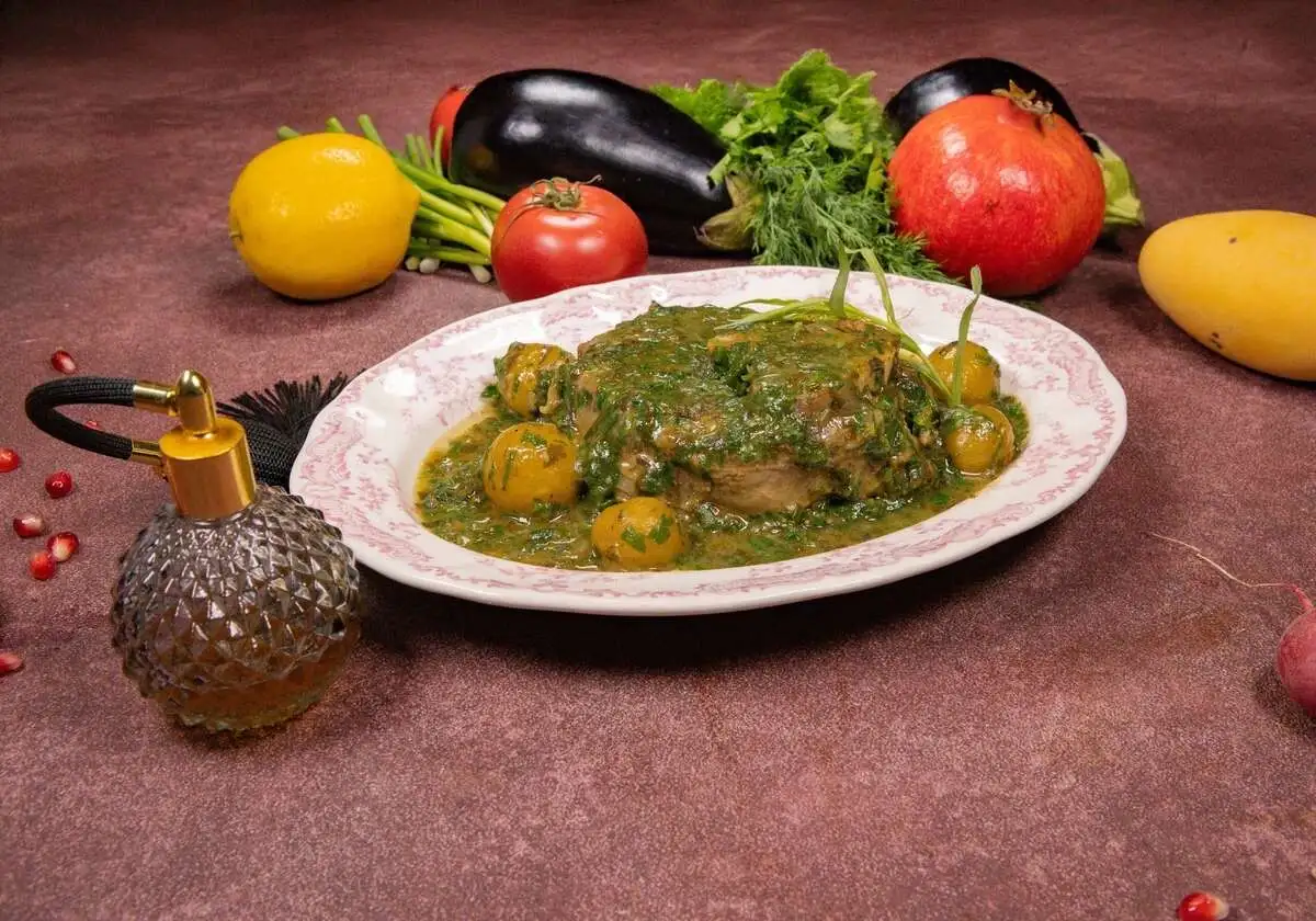 Чакапули  с оссобуко из телятины, свежим тархуном и алычой