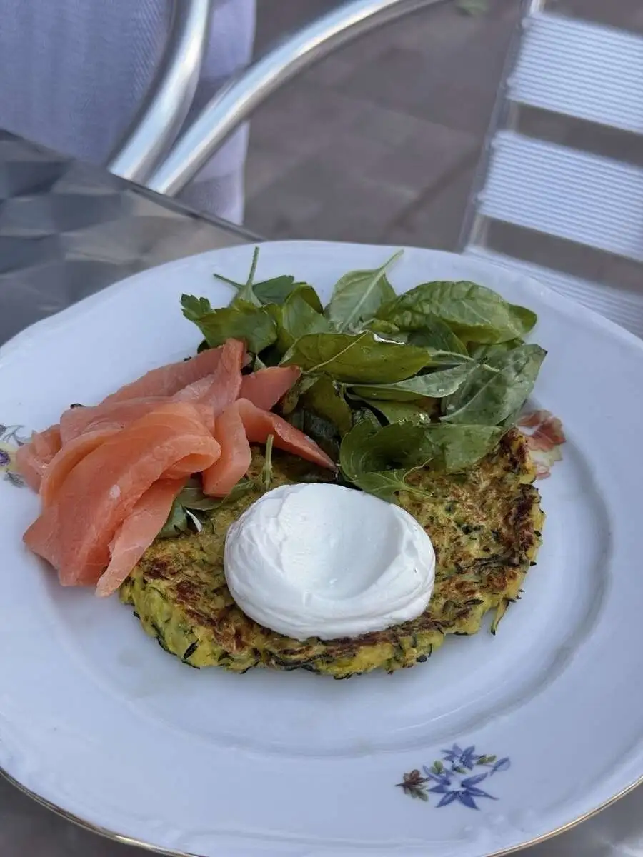 Драники из цукини с лососем