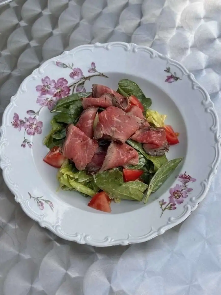 Салат с ростбифом
