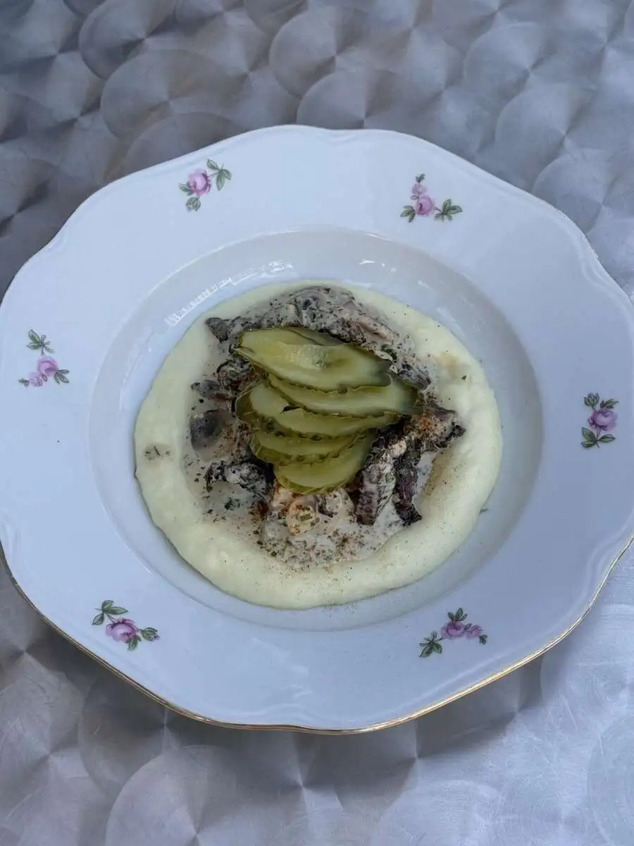 Бефстроганов с картофельным пюре