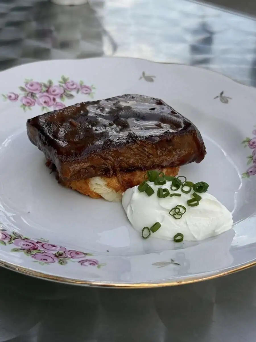 Стейк из языка с драником