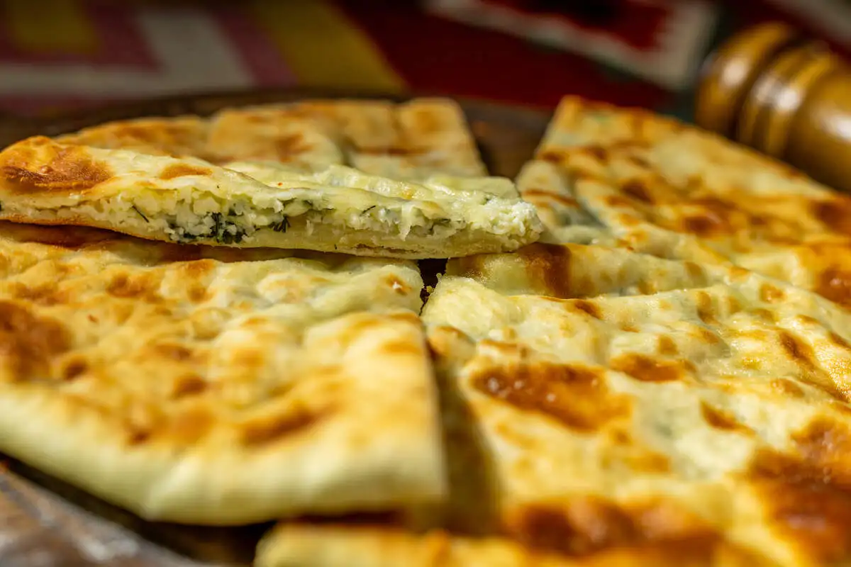 Хачапури с сыром и зеленью
