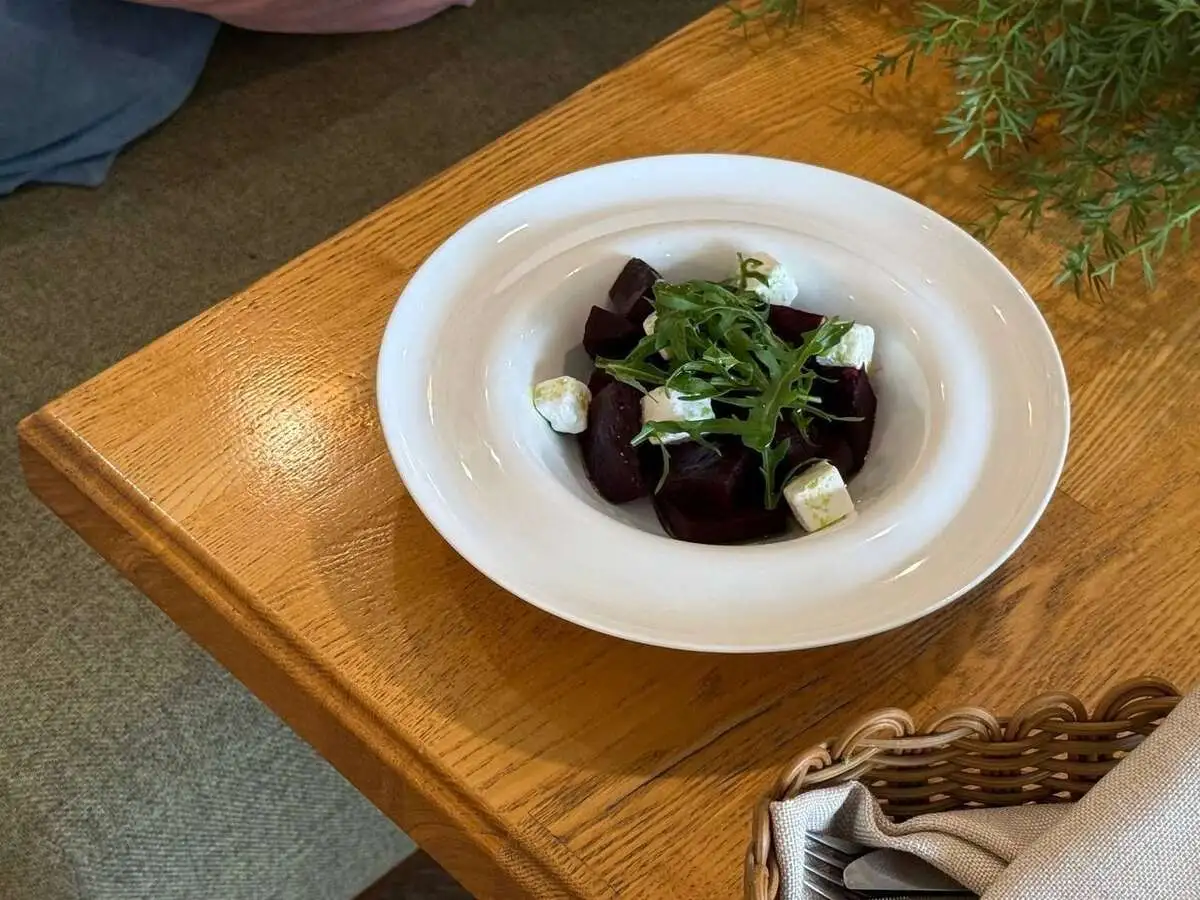 Салат из свёклы и сыром фета