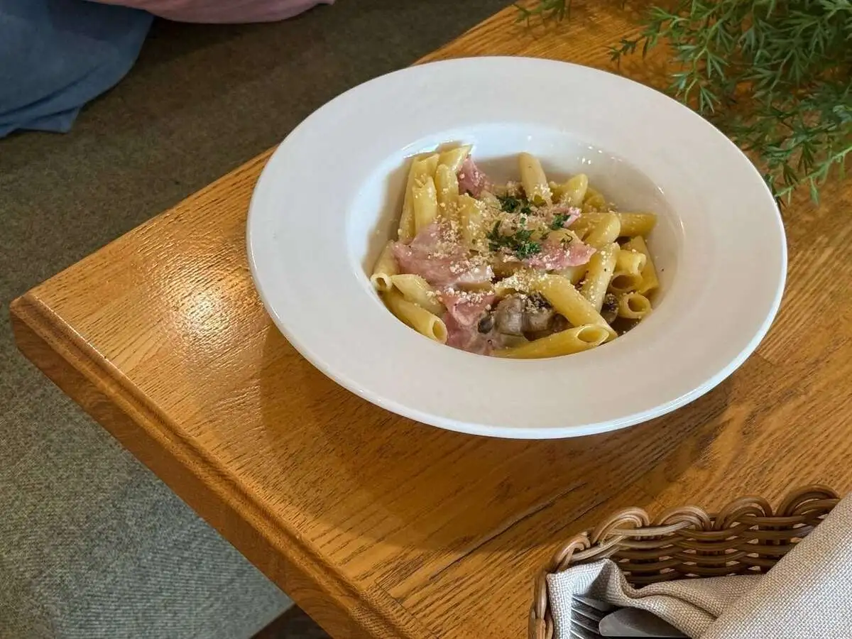 Паста с ветчиной и грибами 