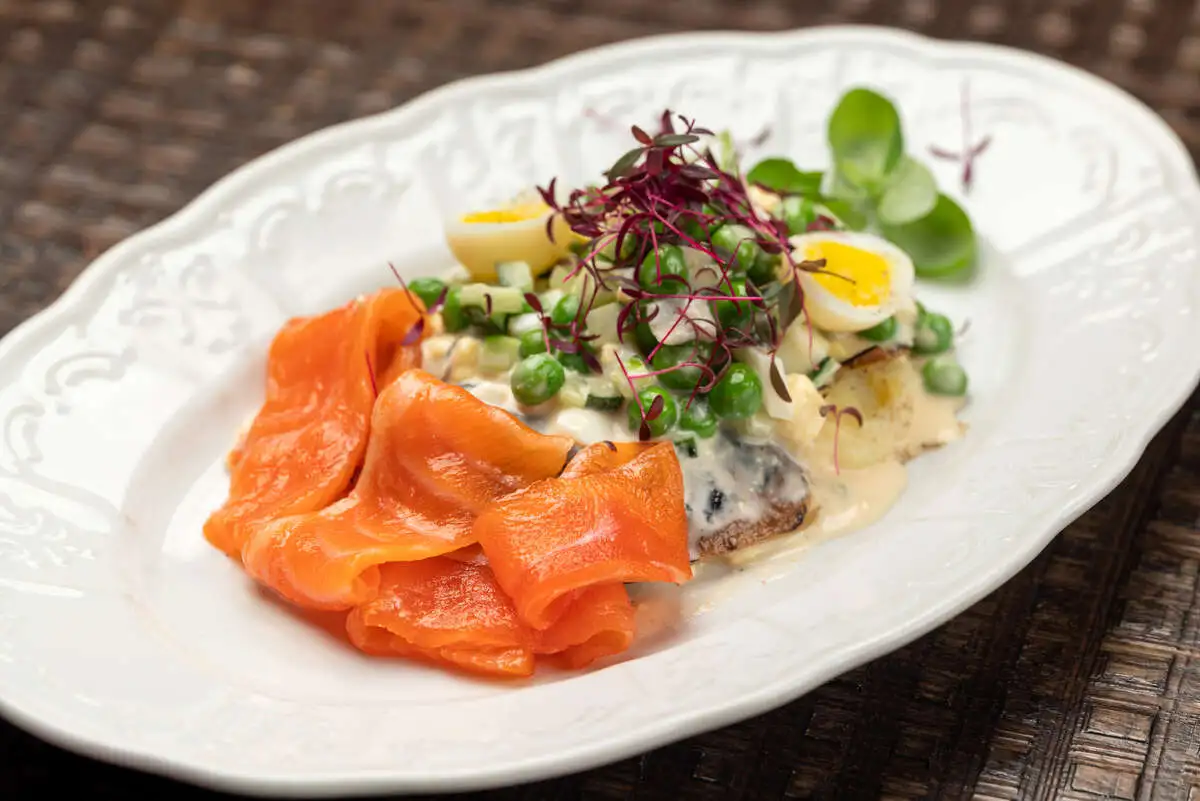 Оливье с копченым лососем 170гр.