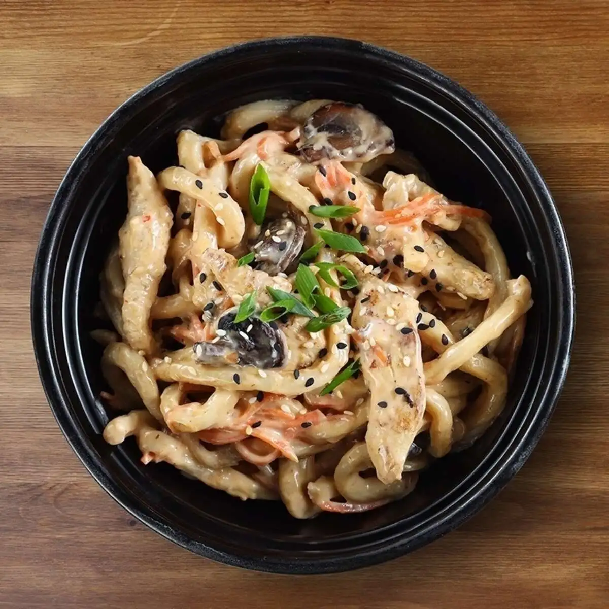 Лапша с курочкой и грибами в сливочном соусе