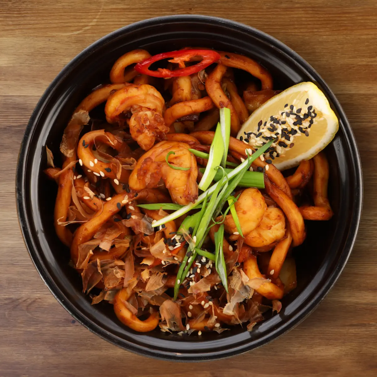 Лапша с креветками и овощами