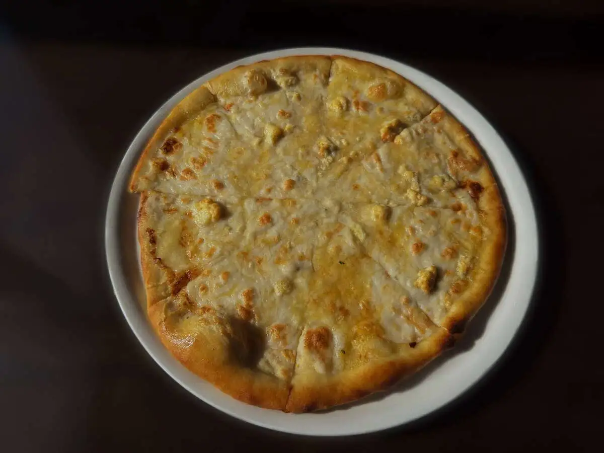 Пицца «4 сыра»/Pizza "4 cheeses"