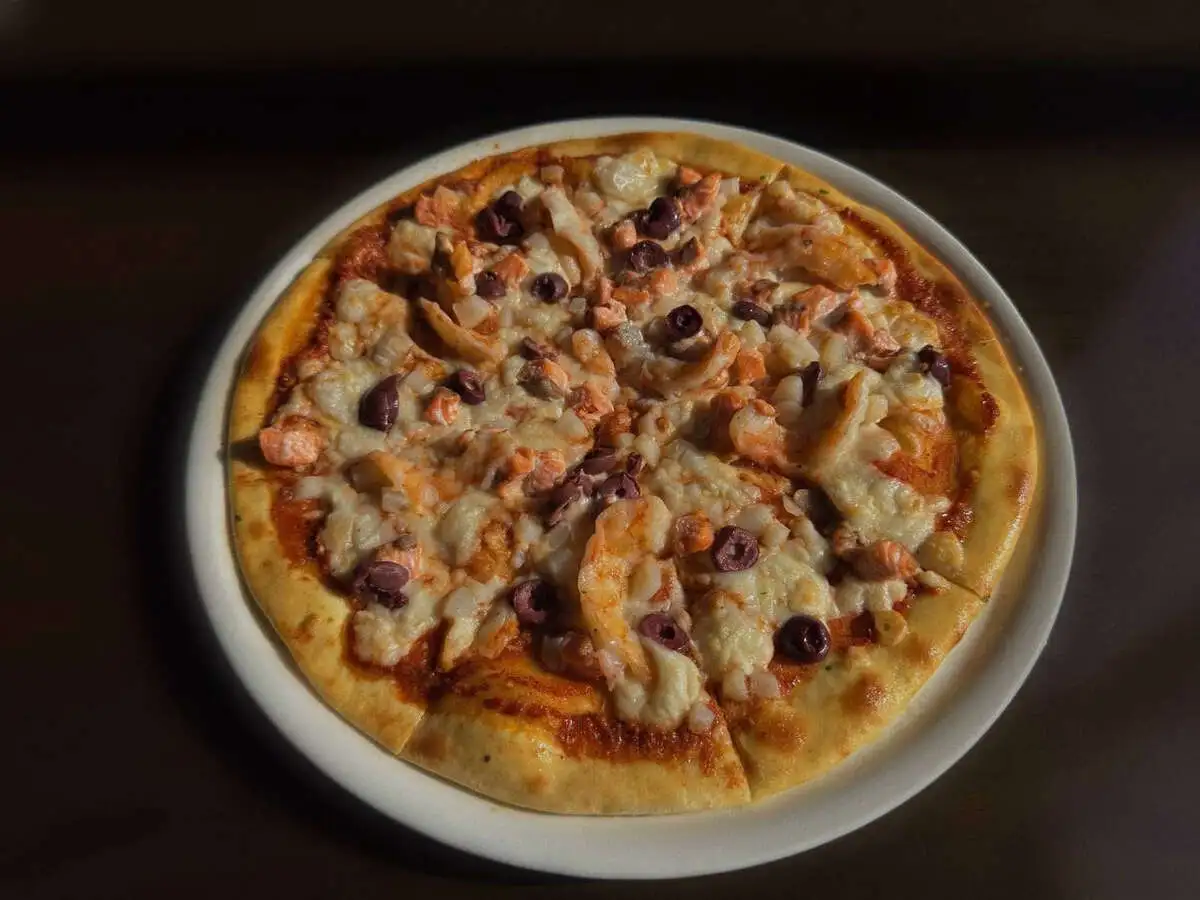 Пицца с морская /Pizza with seafood