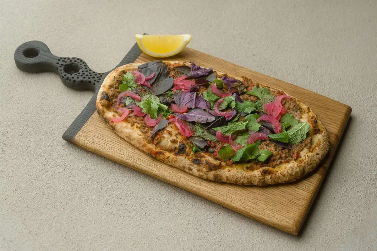 Лахмаджун с рубленой говядиной