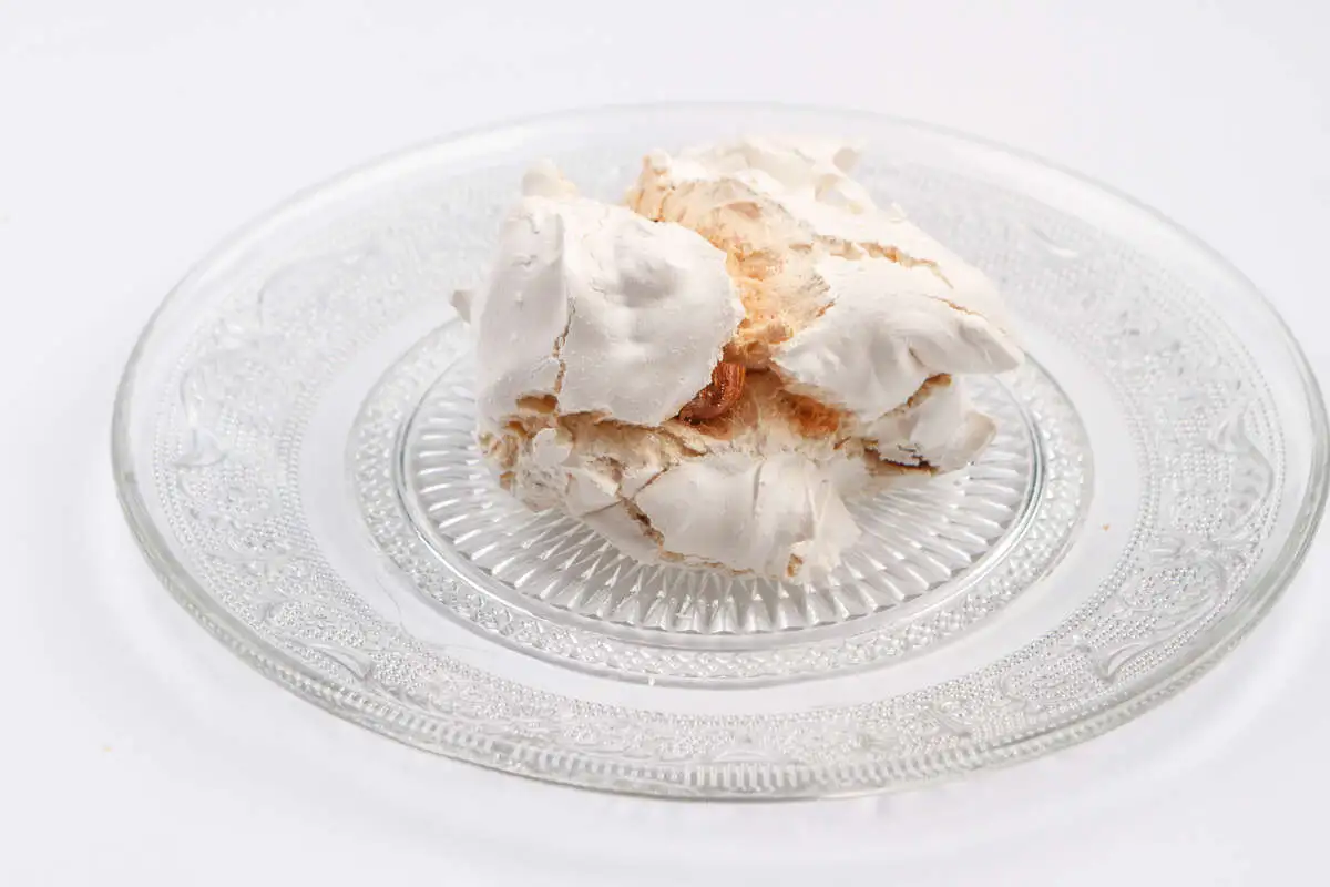 Брутимабони – меренга с миндалём