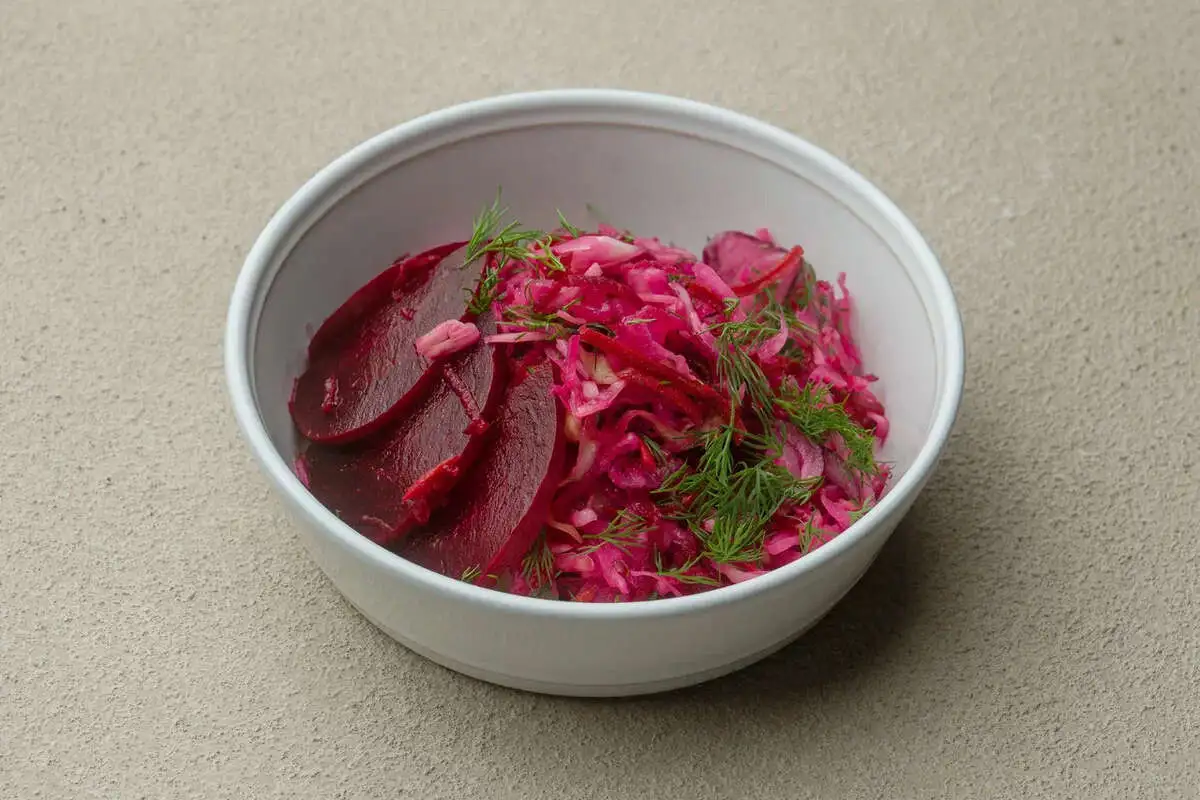 Капуста квашеная со свеклой